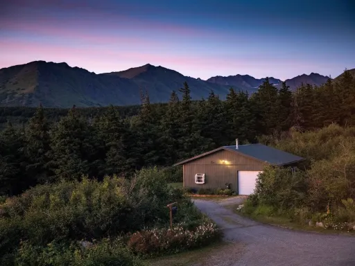 Image for article Family-Friendly Airbnbs in Anchorage, Alaska – Curated 2024