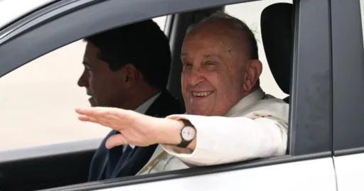 Image for article Singapore Papal Mass at National Stadium: Livestream and Road Closures