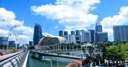 Image for article 7 Tips for Travelling to Singapore on a Budget, According to Locals