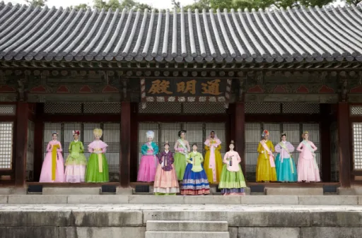 Image for article Discover Korea: A Blend of Tradition, Entertainment, and Shopping