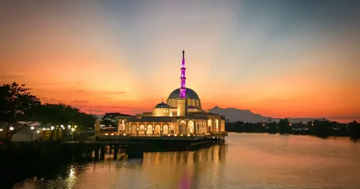 Image for article Picture Perfect Borneo: 10 Top Sights in Sarawak That’ll Blow Up Your Insta Feed!