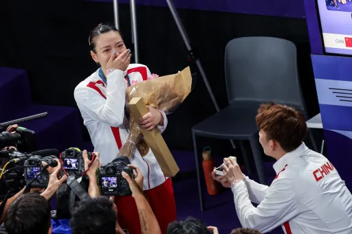 Image for article China’s Huang Yaqiong Wins Badminton Gold and Says I Do to Proposal