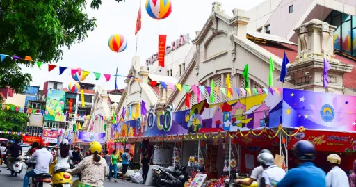 Image for article What to Buy at Dong Xuan Market: Your Guide to Hanoi’s Shopping Paradise