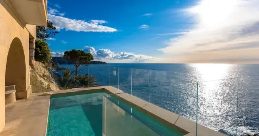 Image for article 10 Best Airbnbs in Nice, France for Sunshine and Sea Views