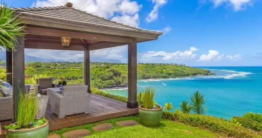 Image for article 20 Stunning Airbnbs in Hawaii for the Best Experience