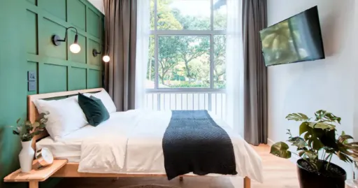 Image for article 10 Gorgeous Singapore Airbnbs Near City’s Top Attractions