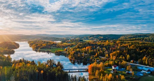 Image for article Sweden Is Asking Everyone to Stop Confusing It With Switzerland