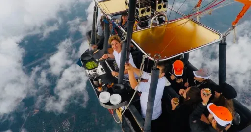 Image for article This Hot Air Balloon Restaurant Lets You Enjoy a Gourmet Meal in the Clouds