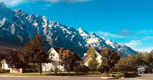 Image for article 17 Breathtaking Airbnbs in Queenstown With Mountain and Lakeside Views
