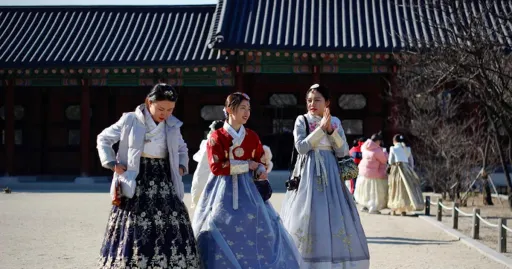 Image for article All the Dos and Don’ts in South Korea That Locals Wish You Knew!