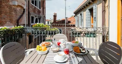 Image for article 10 Airbnbs in Venice for the Perfect Italian Escape