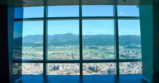 Image for article The Life of a Globetrotting Trader: Balancing Work and Travel