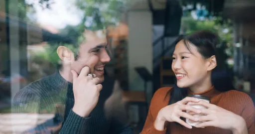 Image for article 10 Tips for Using Dating Apps While Travelling