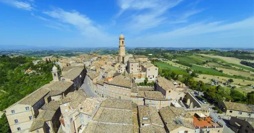 Image for article This Charming Italian Commune Near Rome Is Available for Rent