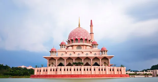 Image for article 15 Famous Buildings in Malaysia: Where to See Architectural Attractions