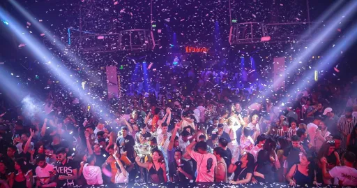 Image for article 10 Best Spots to Experience the Phuket Nightlife