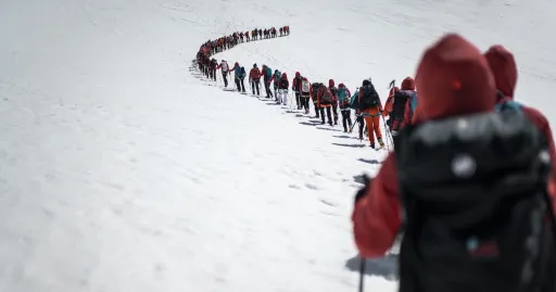 Image for article World’s Largest All-Female Rope Team Climbs the Breithorn in Switzerland