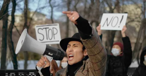 Image for article 6 Things That Get Koreans Upset, According to Korean Vloggers