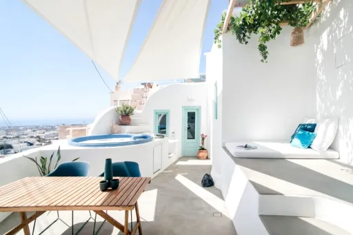Image for article Top 20 Airbnb and Vrbo Vacation Homes in Greece for Your Dream Getaway