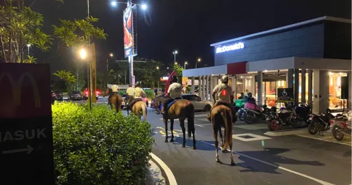 Image for article This McDonald’s Drive-Thru in Malaysia Was Visited by Horseback Riders