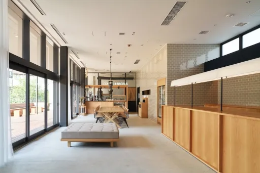 Image for article Mustard Hotel in Japan Lets You Stay for Only ¥500 Per 30 Minutes