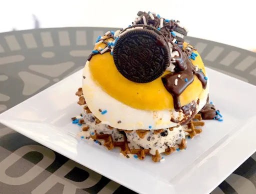 Image for article The First-Ever Oreo Cafe Is Here and This Is What It Looks Like
