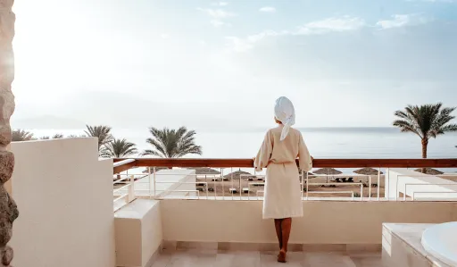 Image for article Airbnb Wants You to “Live Anywhere” for Almost an Entire Year Through Its Program