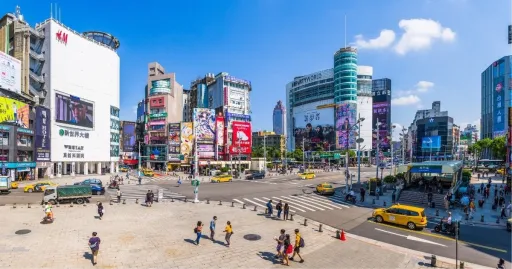 Image for article 12 Best Countries for Extroverts Who Love to Travel