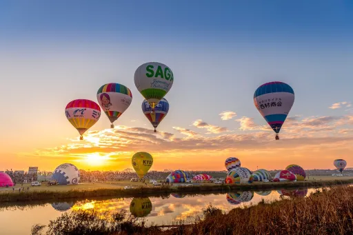 Image for article These Photos of Hot Air Balloon Festivals Will Take You around The World!