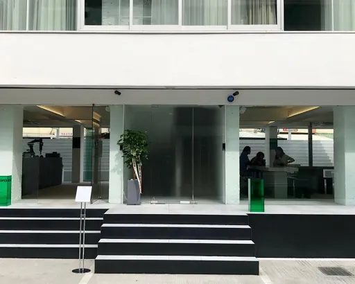 Image for article This Hip Seoul Café Has A Robot That Whisks Matcha Right in Front of You