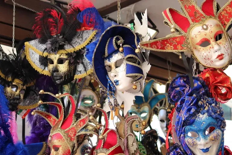 Italy Souvenirs: 14 Interesting Things to Shop During Your Trip