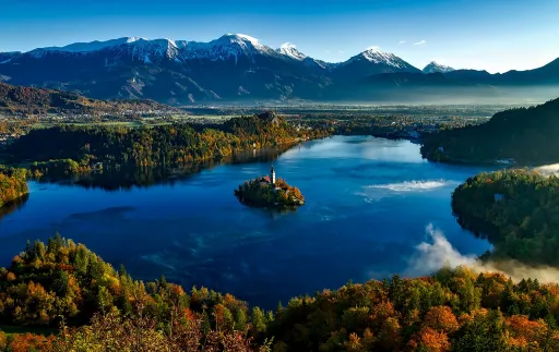 Image for article 19 Lakeside Towns in Europe You Have to See in This Lifetime