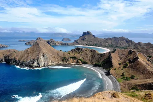Image for article Indonesia’s Komodo Island Will Remain Open – But Tourists Will Now Have to Pay $1000 Annual Fee to Visit