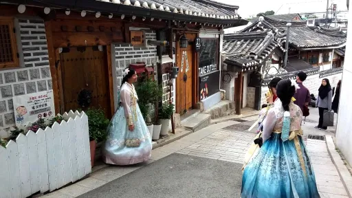 Image for article 8 Things to Do in Bukchon Hanok Village, Seoul