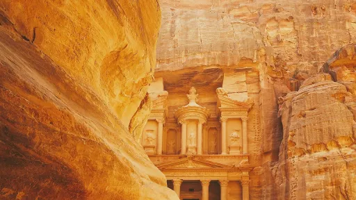 Image for article 7 Reasons Why You Absolutely Have to Visit Petra, Jordan