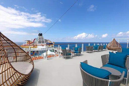 Image for article Singapore Port Welcomes The Largest Singapore-based Luxury Ship – Genting Dream