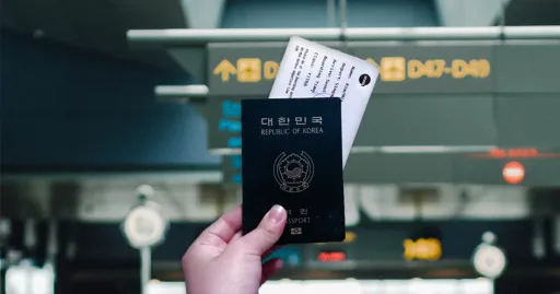 Image for article 비행기 탑승권을 절대로 SNS에 올리면 안되는 이유