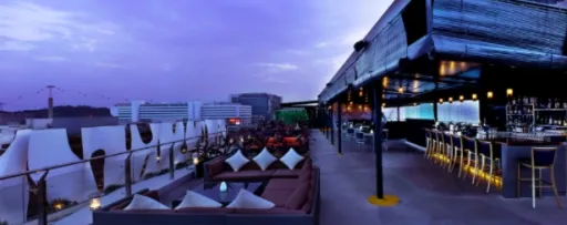 Image for article 11 Unconventional Rooftop Bars in Singapore That Will Make All Your Hours Happy