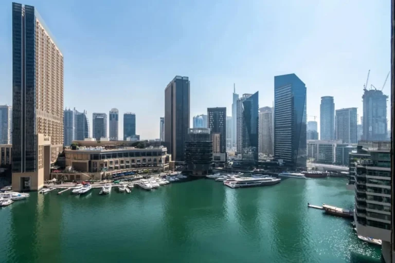 Experience the vibrant atmosphere of Dubai Marina in this cozy studio apartment. 