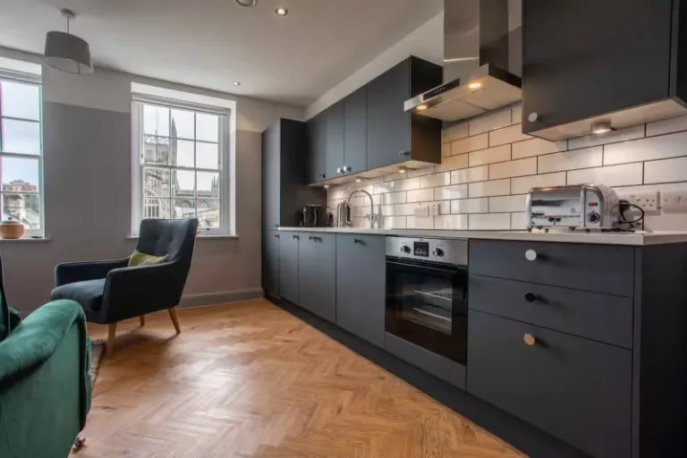 Airbnb Bath near Roman Baths 