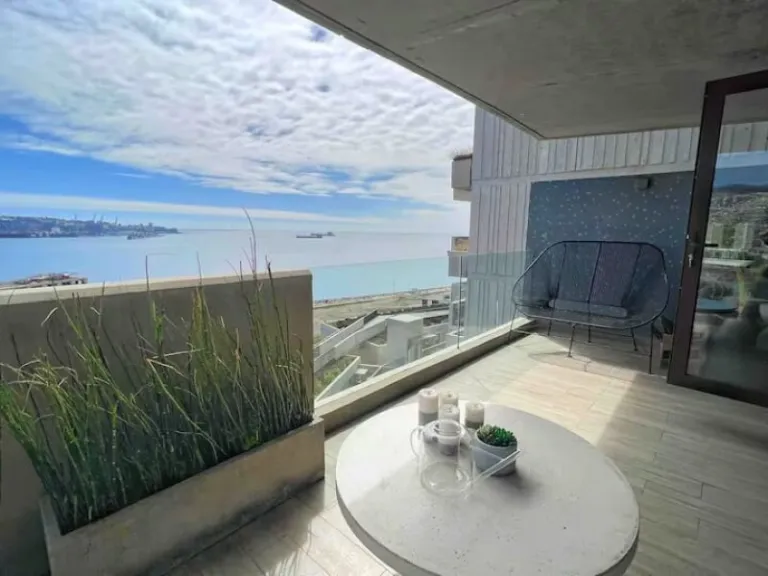 Airbnbs in Valparaíso harbor views