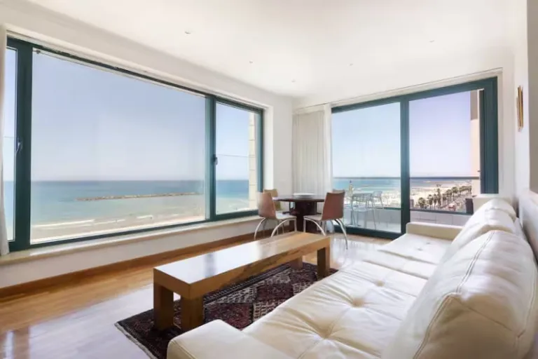 Airbnb Tel Aviv Beach views