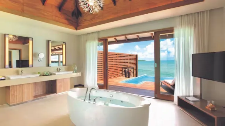 Overwater villa Airbnb Maldives 