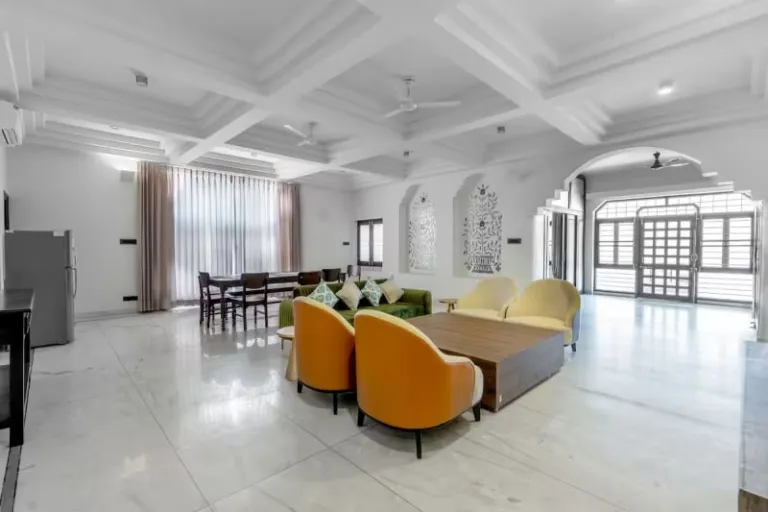 Airbnb Udaipur near lakes