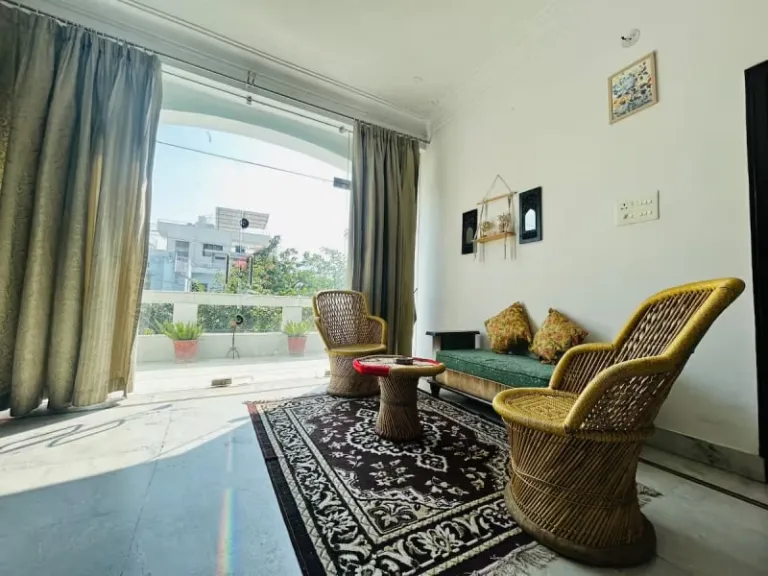 Airbnb Udaipur near lakes