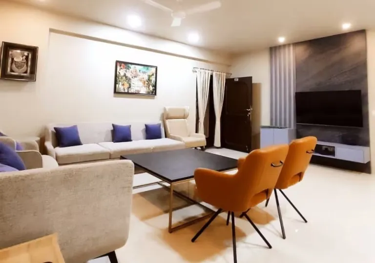 Airbnb Udaipur near lakes