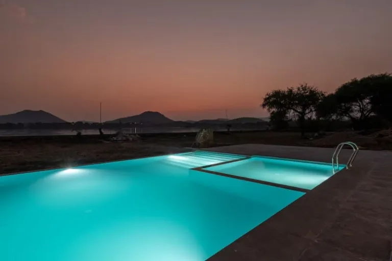 Airbnb Udaipur near lakes