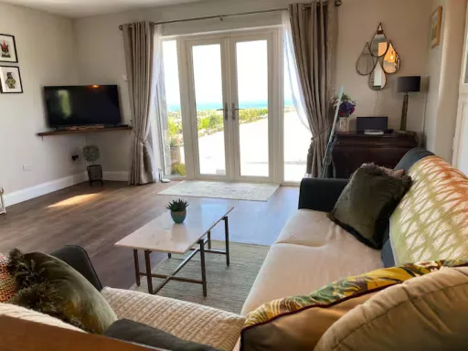 Image for article Airbnbs in Doolin Ireland: 8 Cliffs of Moher Traditional Music Village Stays