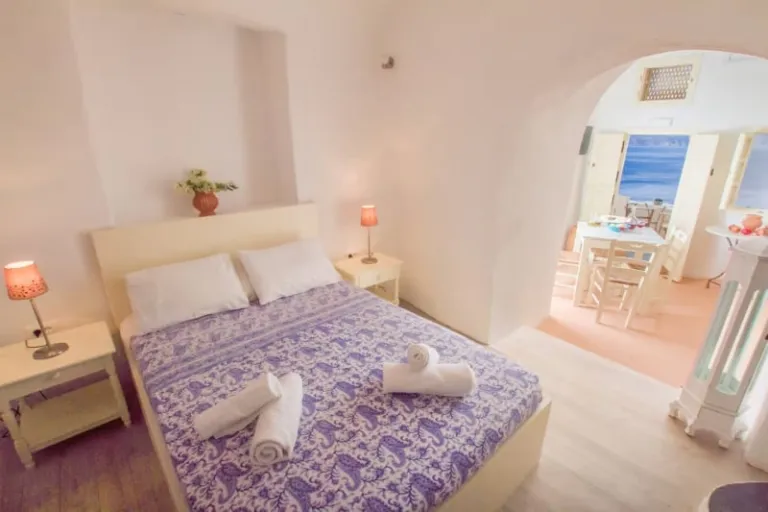 Cave Airbnb Oia Santorini 