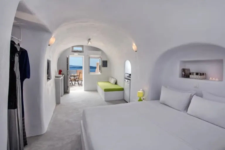 Cave Airbnb Oia Santorini 